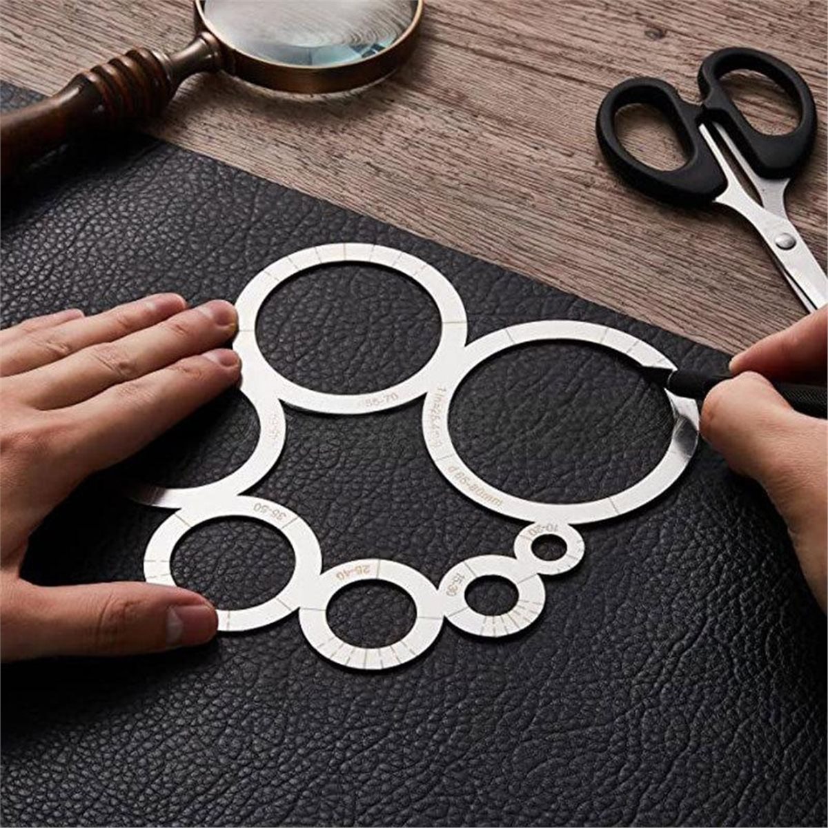 革細工用コーナーカッティング定規（丸型パンチ付き）- DIY - Leatherwork Ruler のレビューと価格